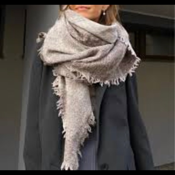 Wilfred Accessories - Wilfred wool triangle scarf